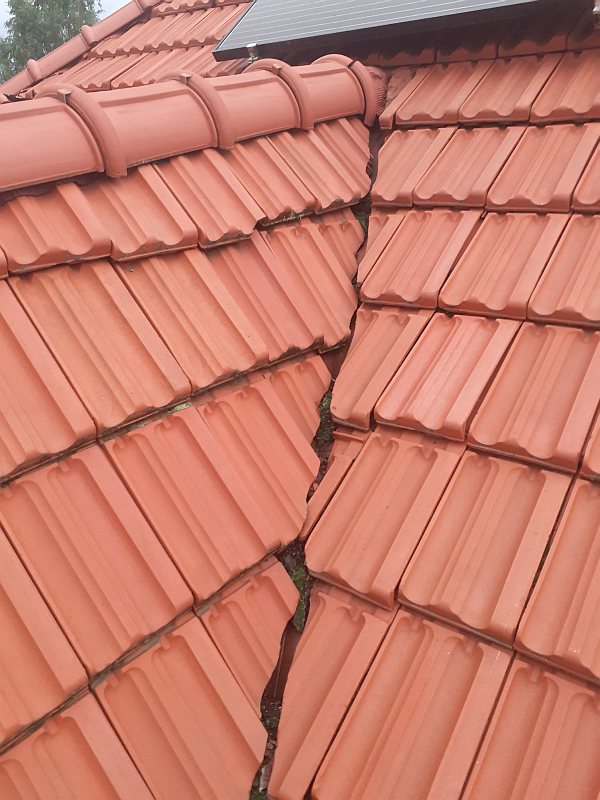 Czyszczenie dachu z dachówki